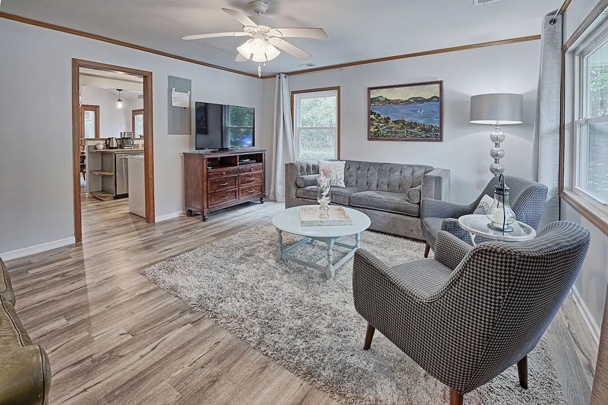 25 21st Avenue | Seas the Day | Living Room | IOP Escapes
