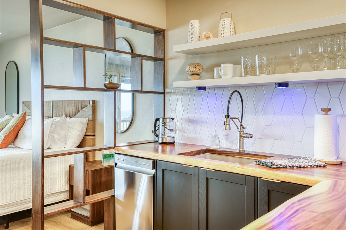 Full size kitchen sink and dishwasher