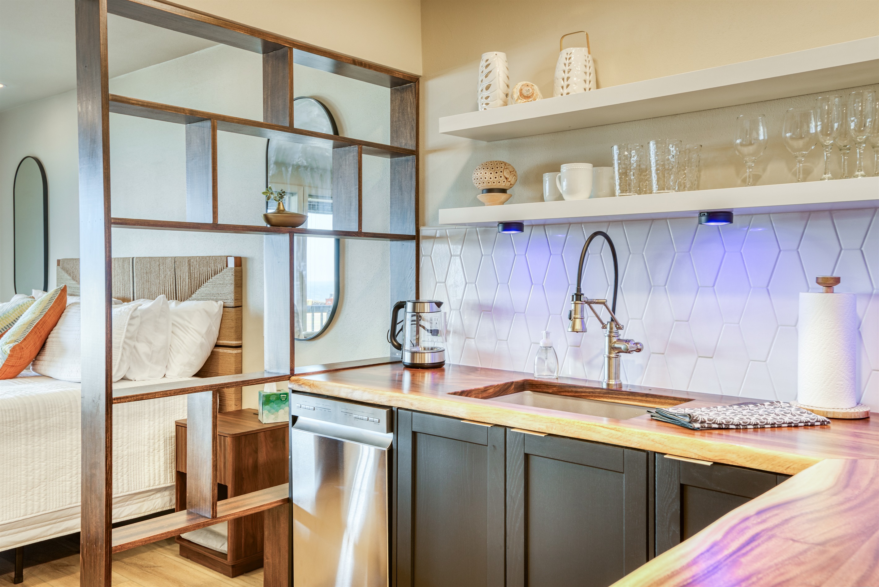 Full size kitchen sink and dishwasher