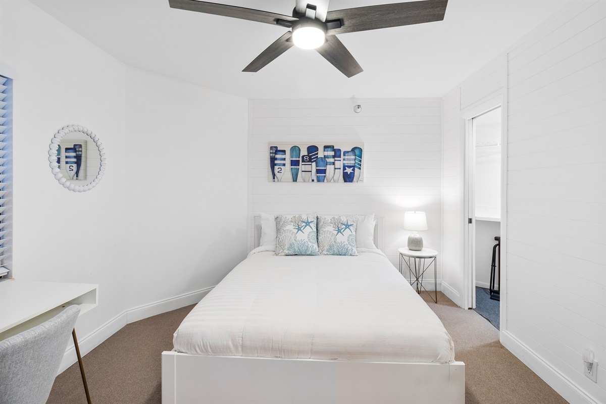 Bedroom 4, Queen-size bed, desk and chair
