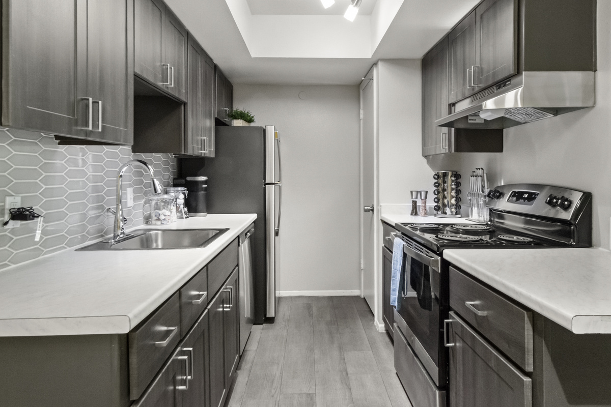  Fully equipped kitchen with modern appliances, perfect for preparing meals throughout your stay.