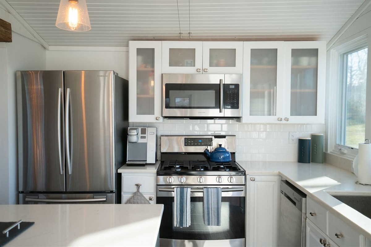 Another view of the sunny kitchen.