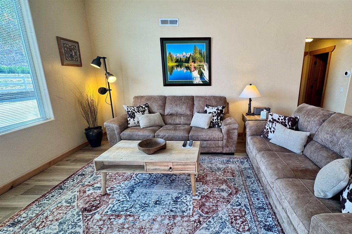 Spacious living area with leather sofas and huge views!