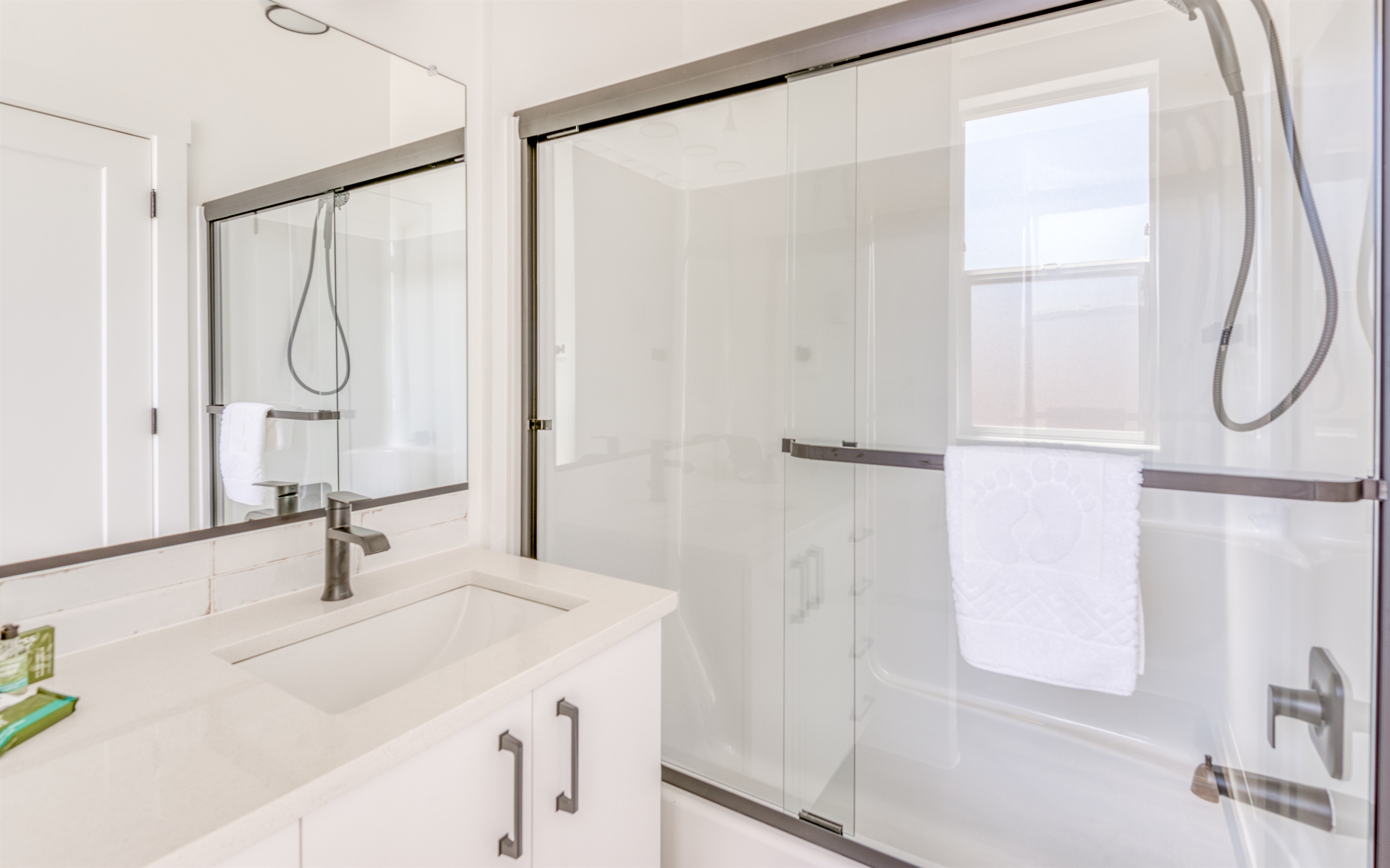 Main Bath Shower/Tub Combo