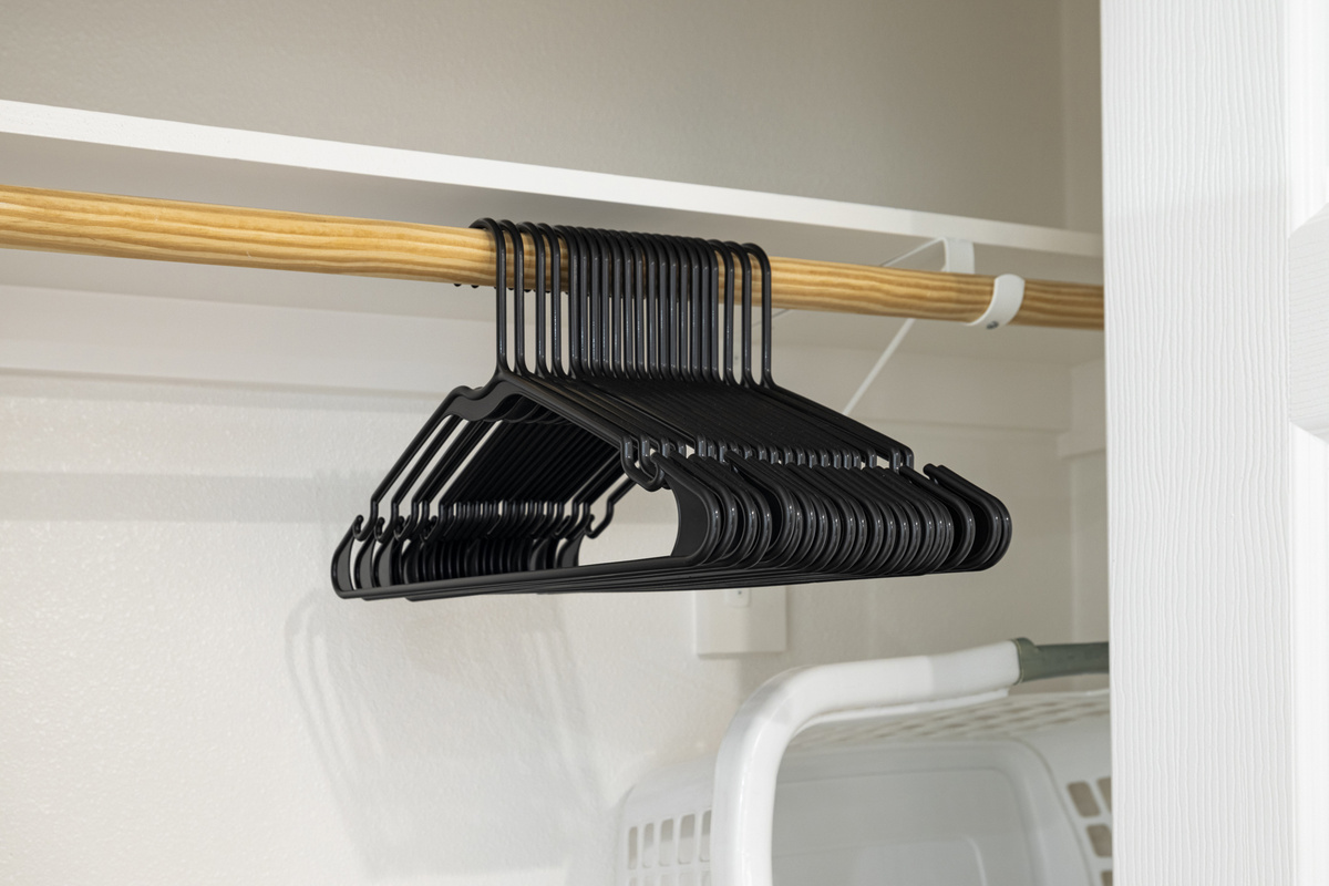 Ample hangers to organize your vacation wardrobe in style and convenience!