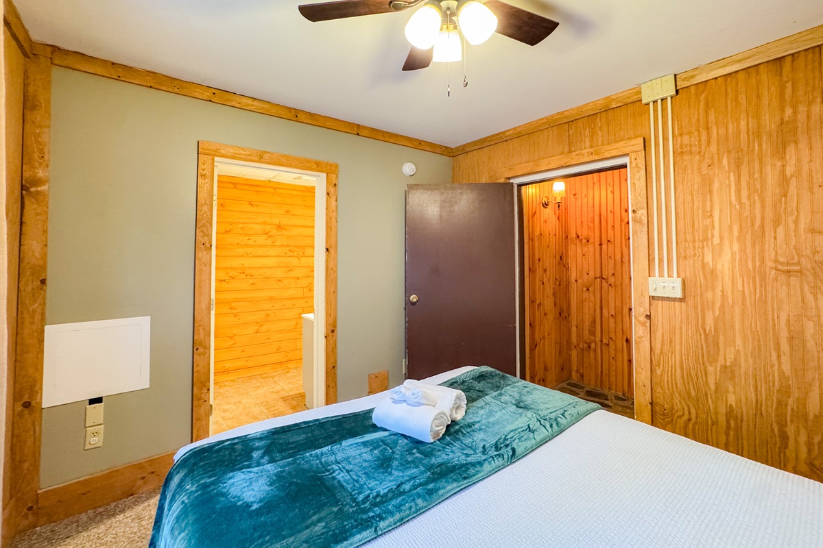 lower level bedroom with en-suite bathroom