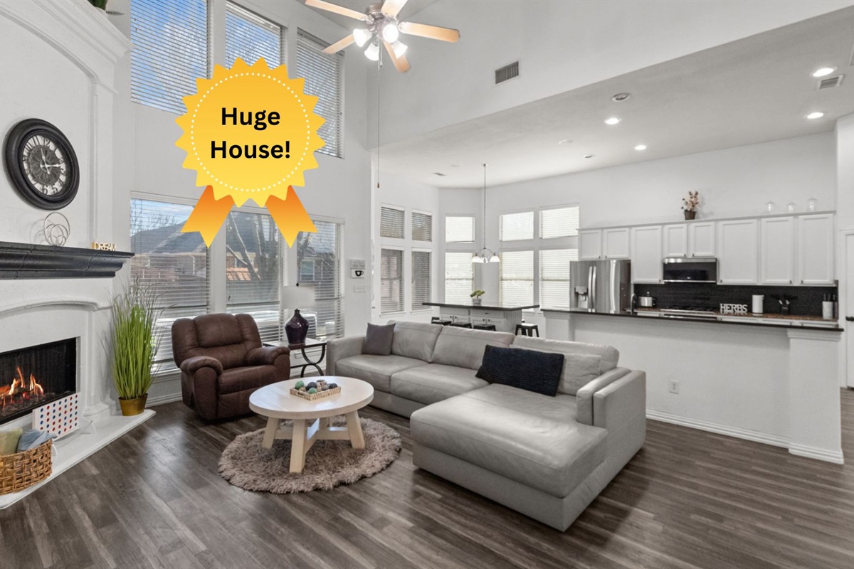 Spacious Living Room – Gather, Lounge, and Relax Together