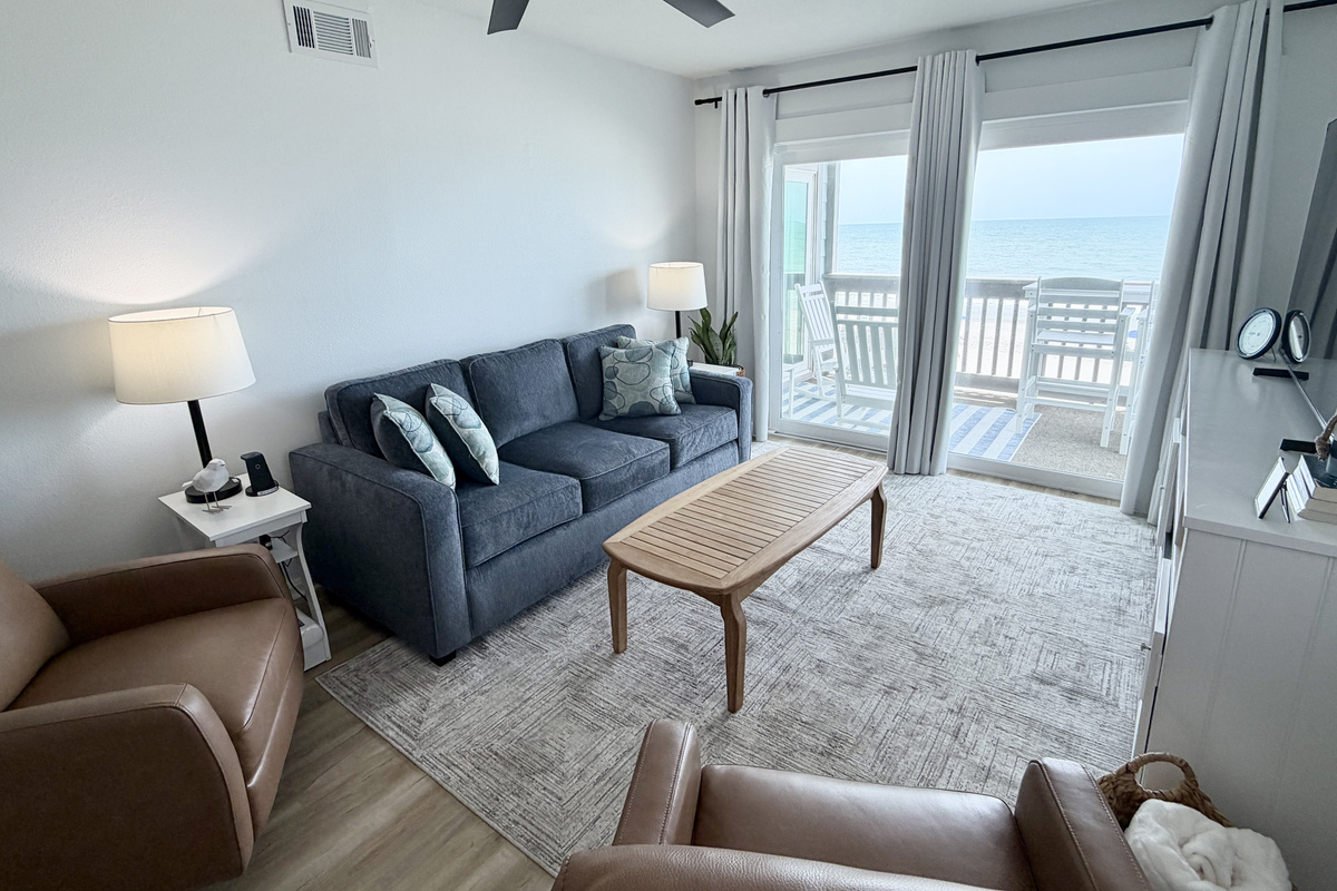 Queen size sofabed and 2 recliners!