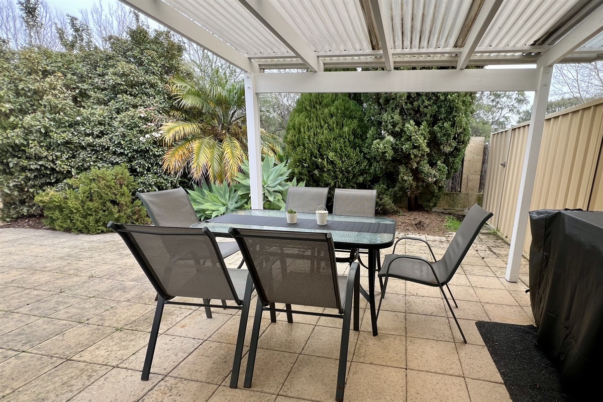 Outdoor dining for 6 people, features 4 burner BBQ
