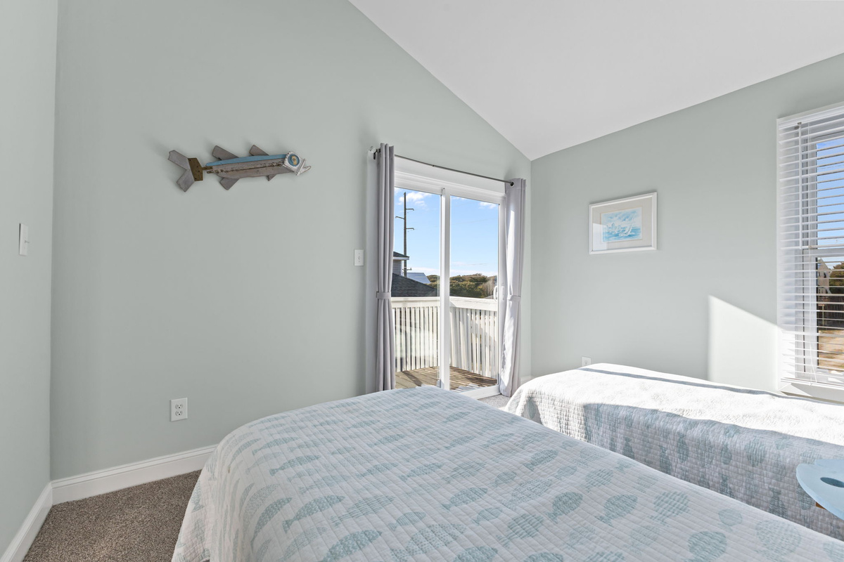 Open the balcony doors, let the coastal breeze drift in, and wake up ready for another day by the ocean