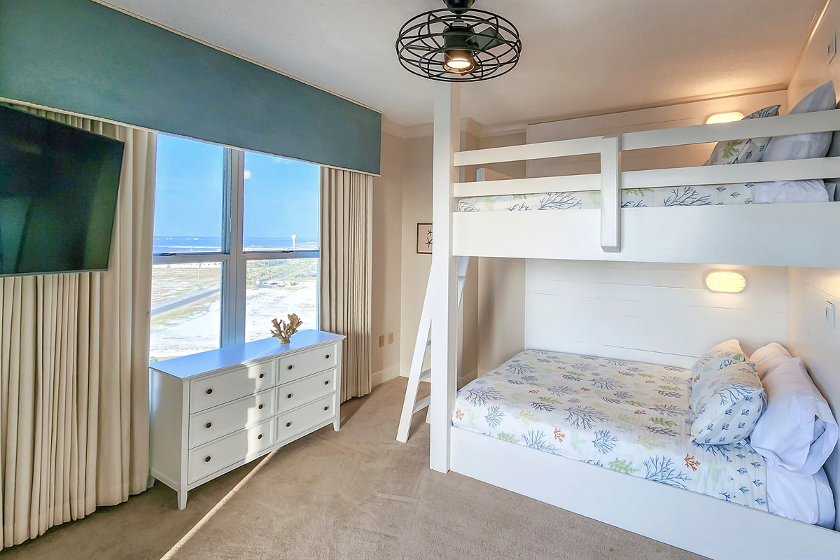 The Bunk Room with Queen Bunks!