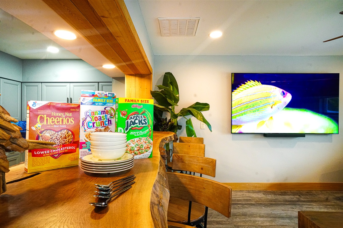 Guests and cooks love the breakfast/dinner bar between the kitchen and living room.