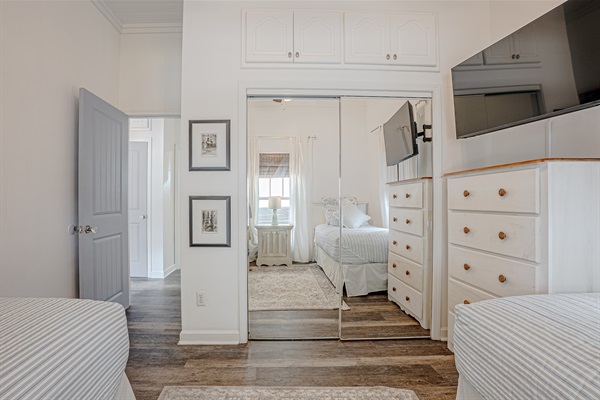 2 Twin Beds/New Smart TV added