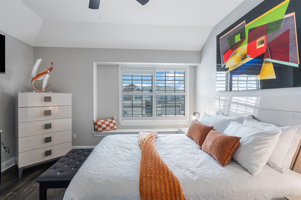 🛏 Bedrooms “Your private retreat after a day of Austin adventures.”