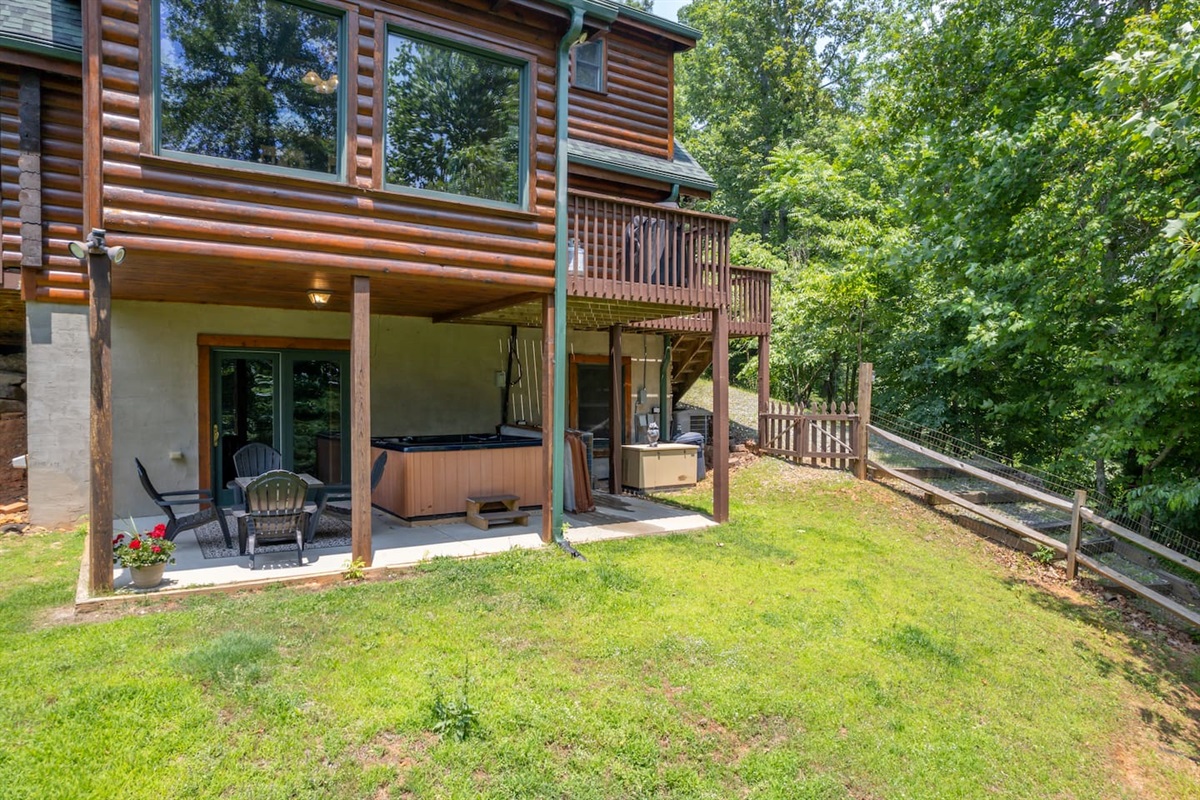 Back of cabin with fenced yard