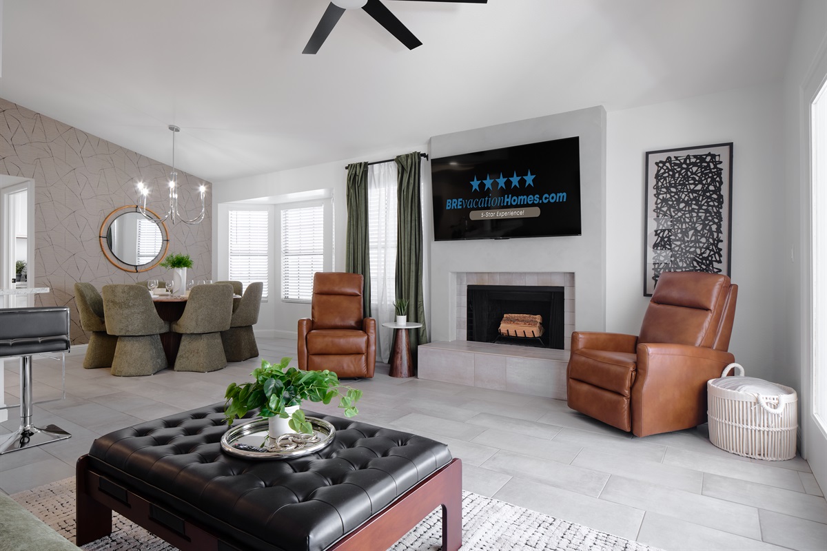 FamilyRoom2: FirePlace and Smart TV
