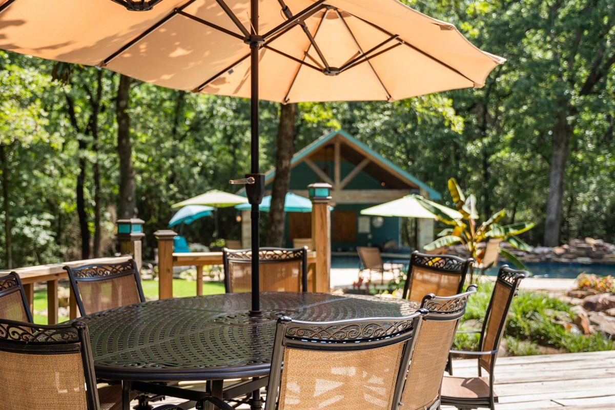 Enjoy outdoor dining on the spacious deck—perfect for morning coffee, casual lunches, or dinner under the stars. Surrounded by trees and fresh air, it’s a great spot to relax and reconnect.