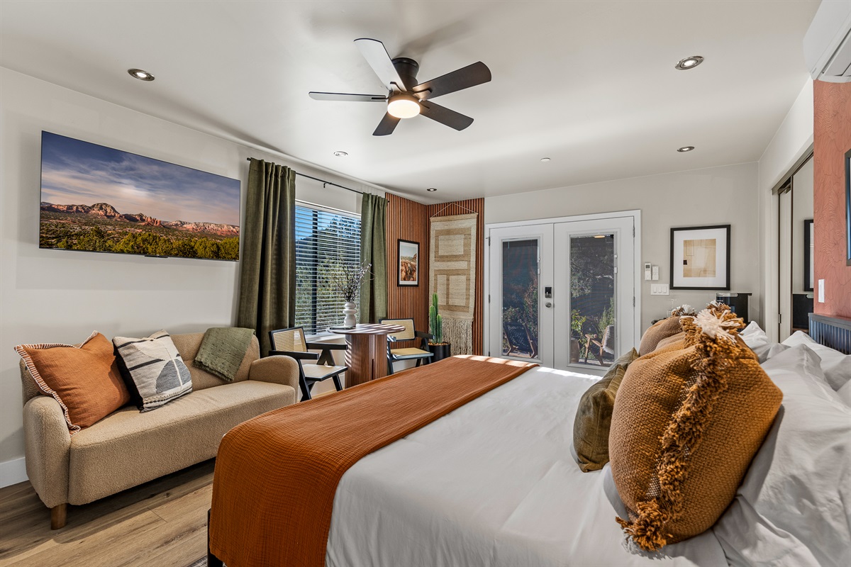 Perfect for groups traveling to Sedona together, this private guesthouse suite offers a king bed and lounge area—giving guests their own space while staying connected.