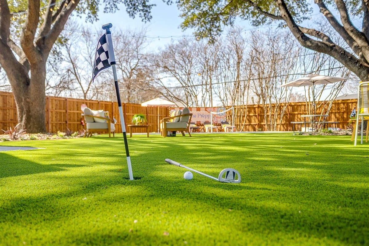 Putting green integrated into the backyard design