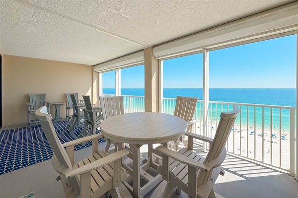 Balcony Dining w/Swivel Chairs