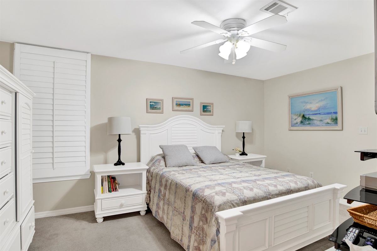 Master Bedroom-Queen