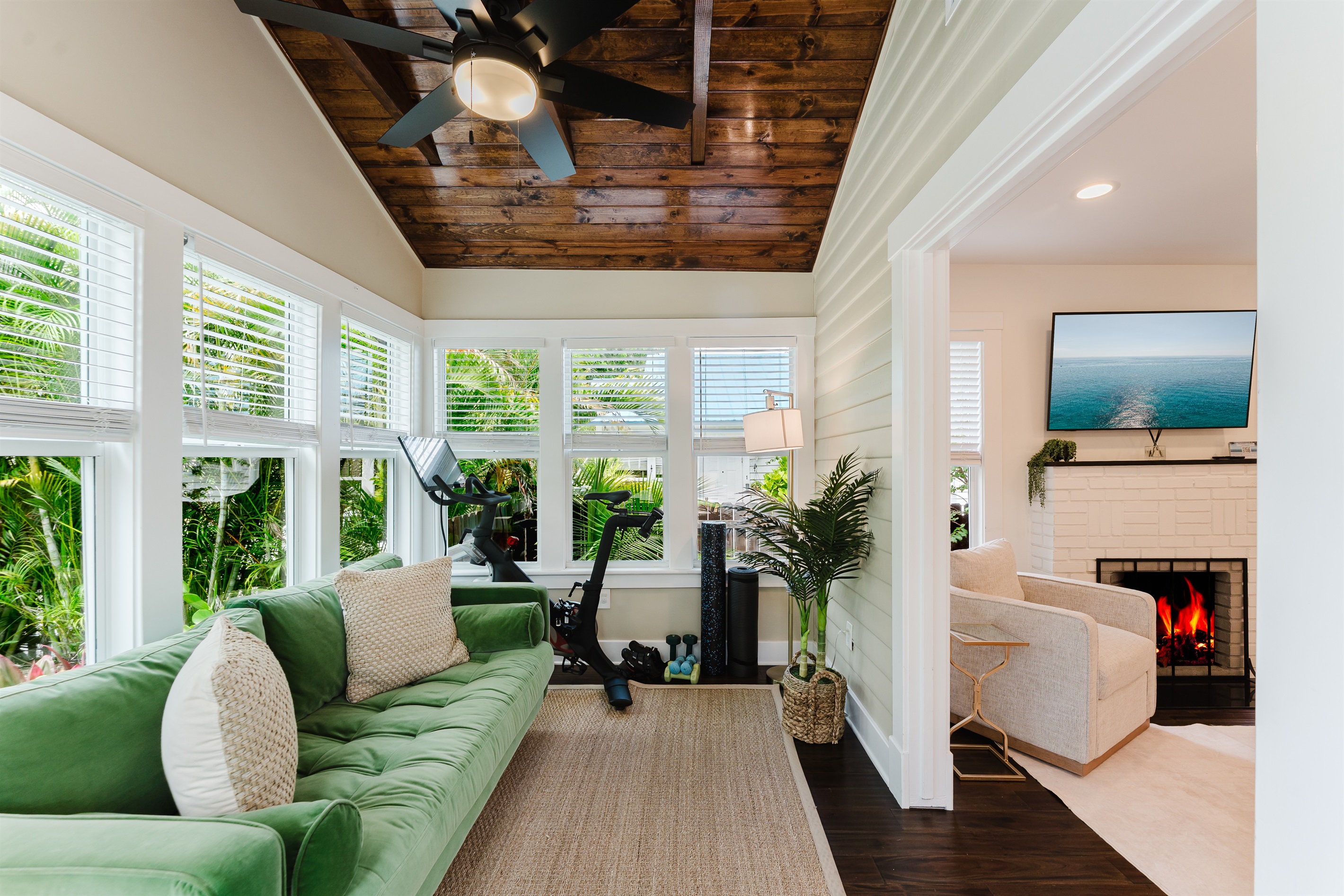 Coral Cove Hideaway | Guest House & Heated Pool! 6
