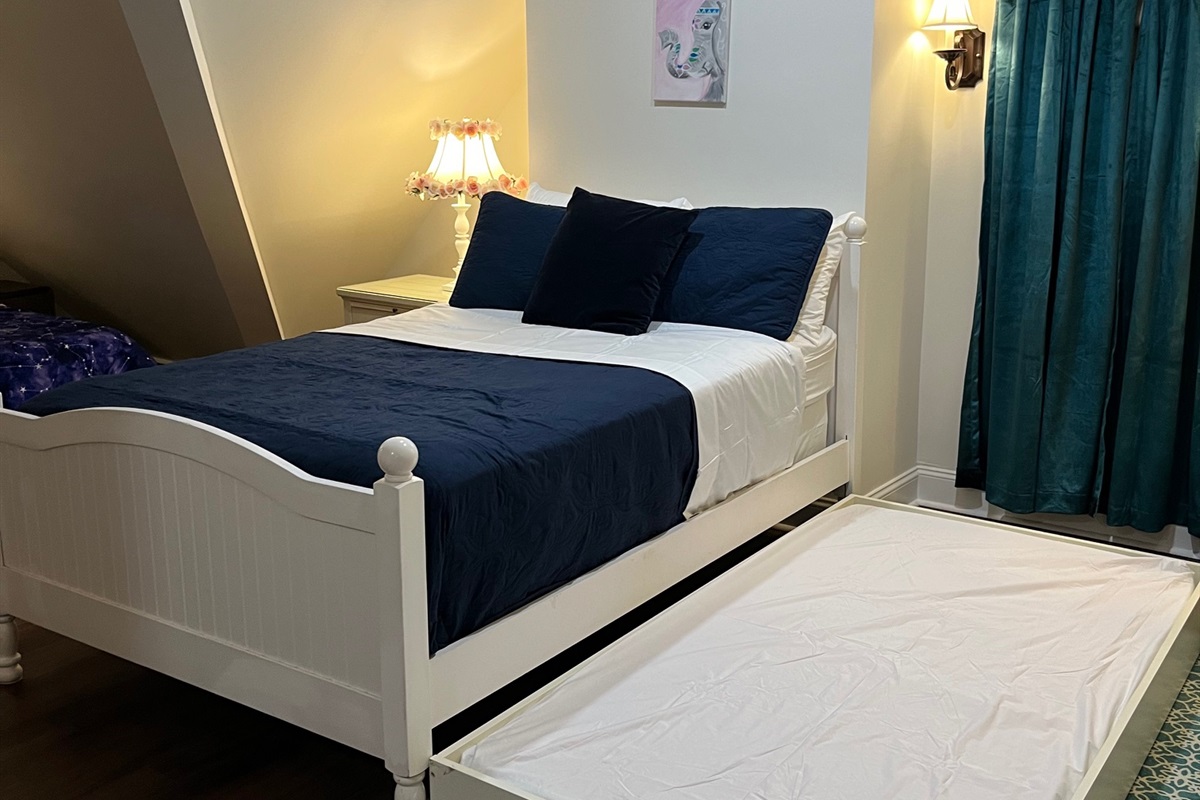 Main House: Bedrm #9 - 4 Twins&1 Double + 1 Trundle Bed
