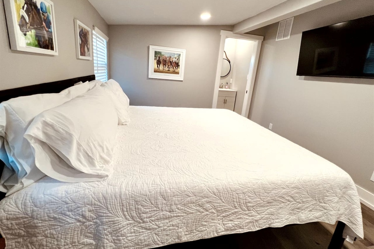 Bedroom 2 With Memory Foam King bed HD TV and en-suite.