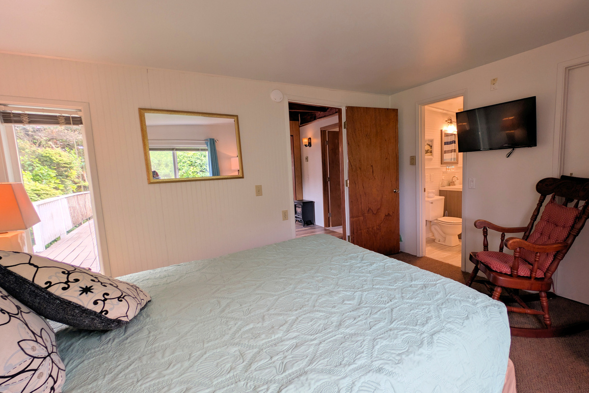 queen bedroom has its own tv and rocking chair