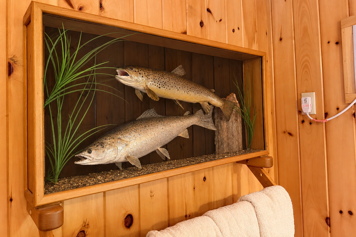 Awesome lake decor, please don't feed!