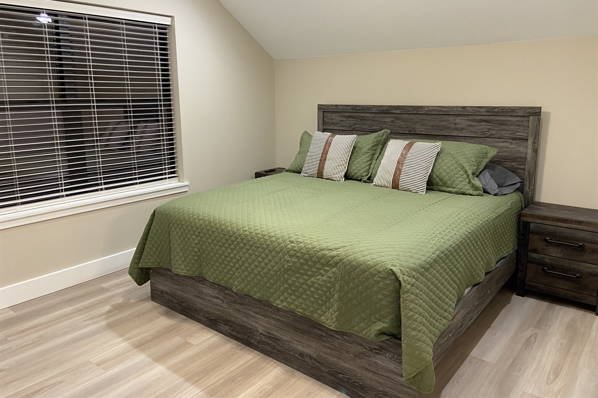 King Bedroom #6 upper level w/en suite bath w/shower