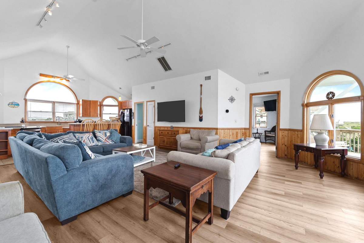 Open Living Space with Plenty of Cozy Seating