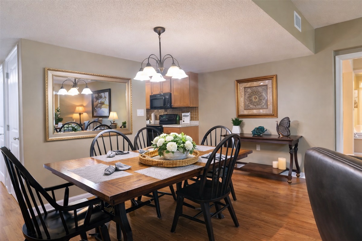 Dining area with seating for the whole family — perfect for breakfast before heading to downtown Gatlinburg or Dollywood.