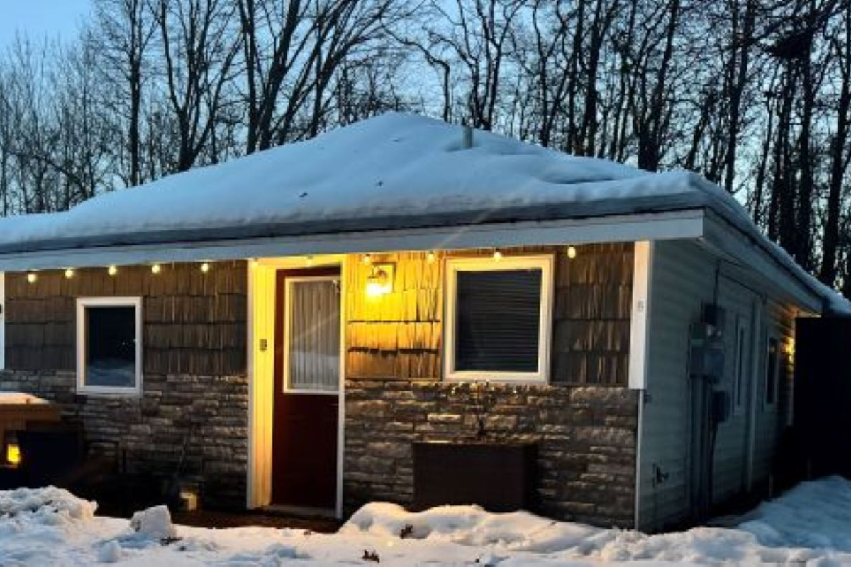 Step into The Duet Cottage and make the most of winter with cozy comfort, beautiful views, and laid-back lake living.