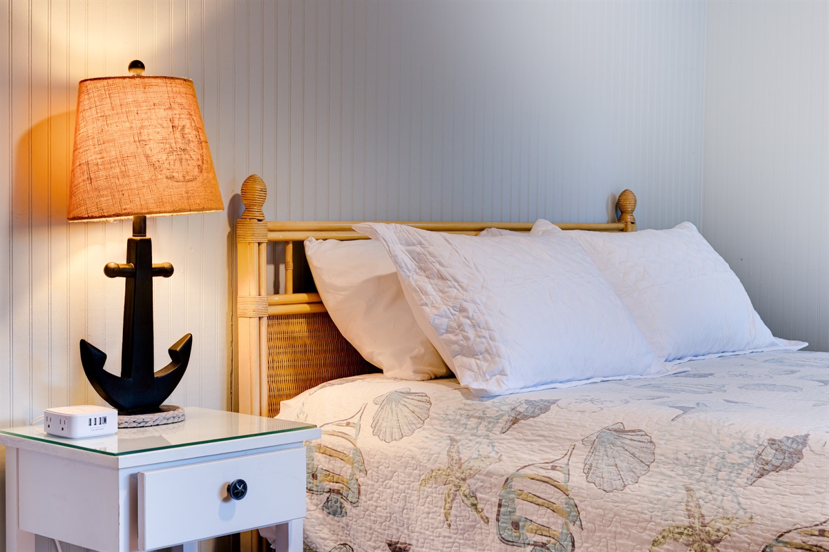 Bedroom 2: Queen Bed