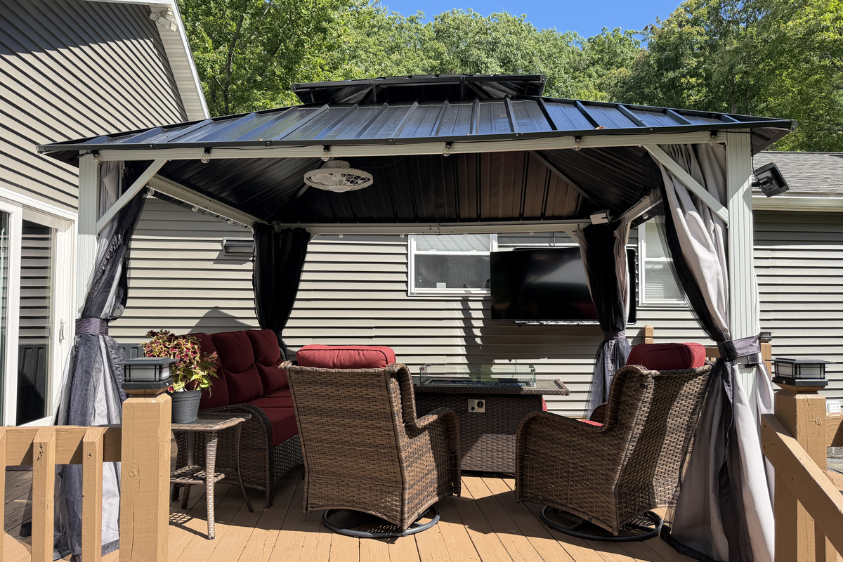 Back porch seating with outdoor SmartTV and gas fire tabel