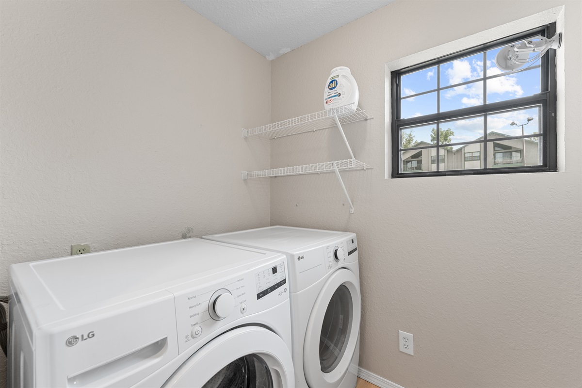👕 In-unit washer & dryer to keep you fresh — plus detergent provided!