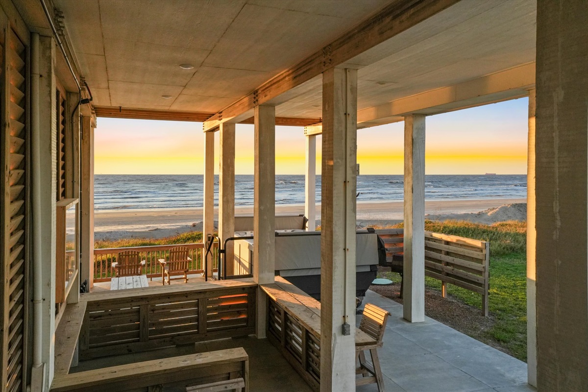 75a3d9518778469eb359e22011335691 Large | Beachhouse | Texas | TX | Vacation Homes | Galveston | Crystal Beach | Kokomo | Breezy Days | Beachfront Elegance | Sunrise Serenity | Southern Sands Property Management, LLC