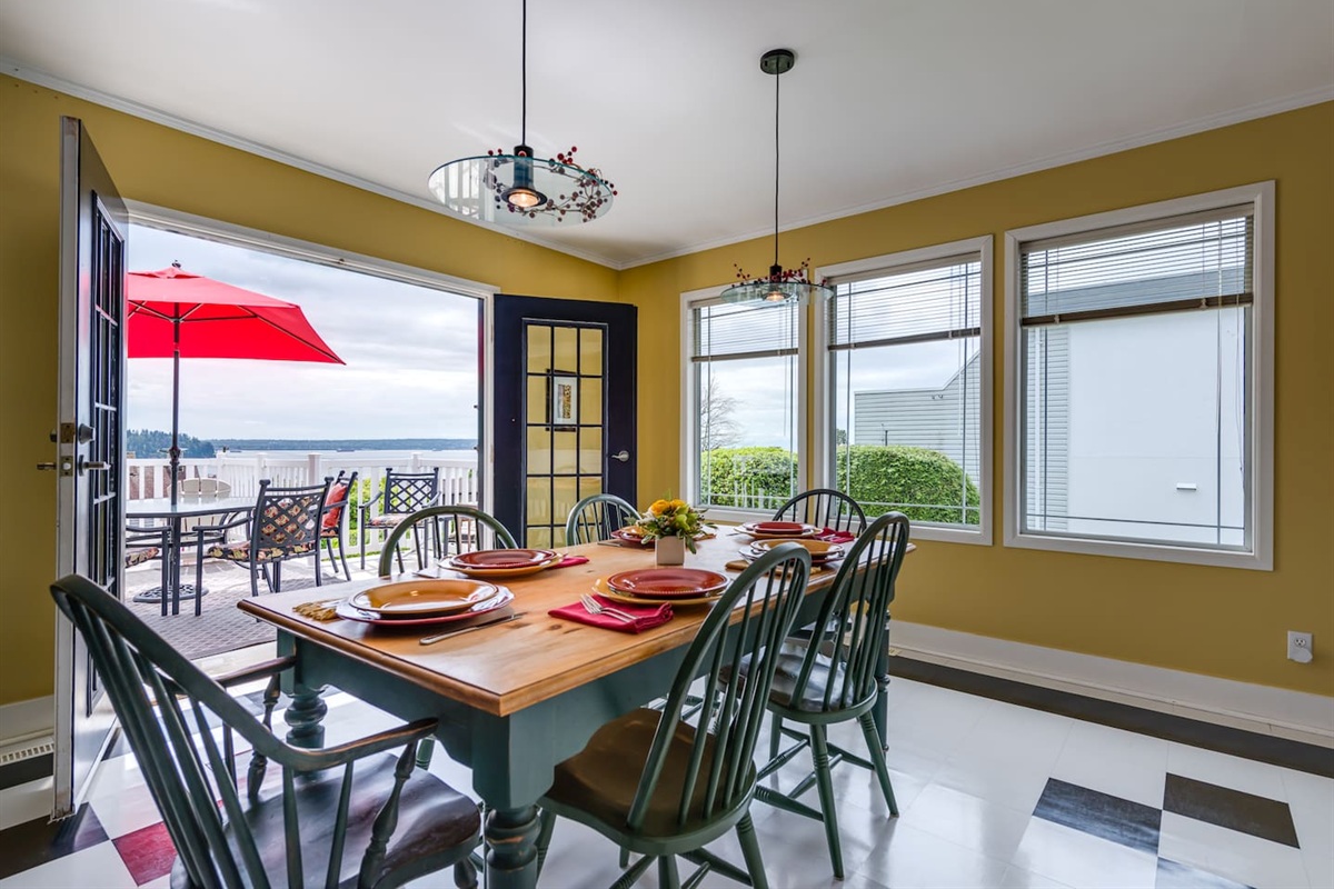 This home has a fabulous indoor/outdoor feeling because of the glorious views and garden.   The winning combination of extensive windows, double French doors and fabulous deck takes full advantage of this magical spot in the city.