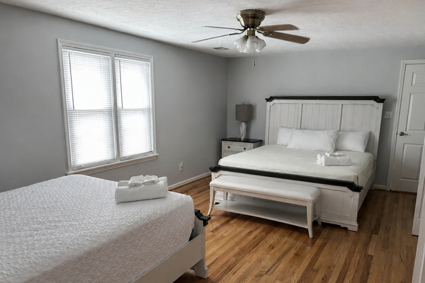 Main House Upper Level Bedroom 4 - 1 King bed and 1 Queen bed
