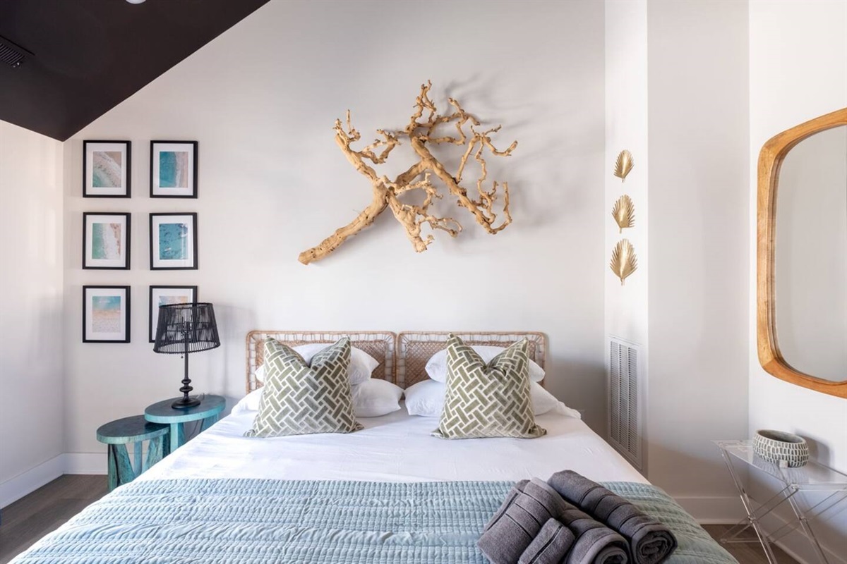 Relax and unwind in style in this meticulously furnished and inviting top floor king bedroom. Fresh linens and modern decor! 