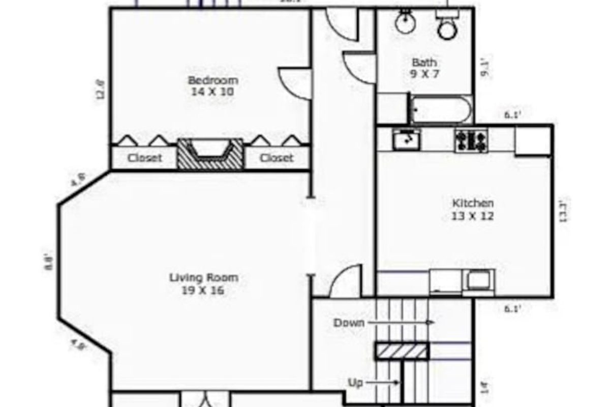 Spacious floor plan that flows from front to back. 