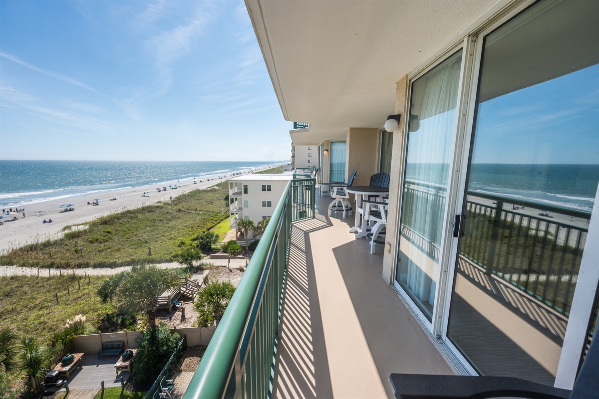 Balcony with Amazing Views of the Ocean🌊☀️