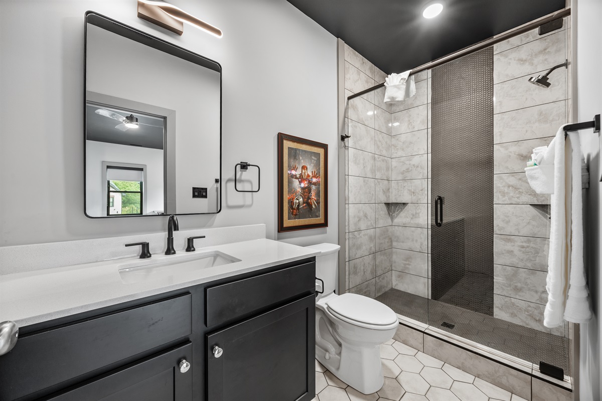 En-suit bath of bedroom #8.