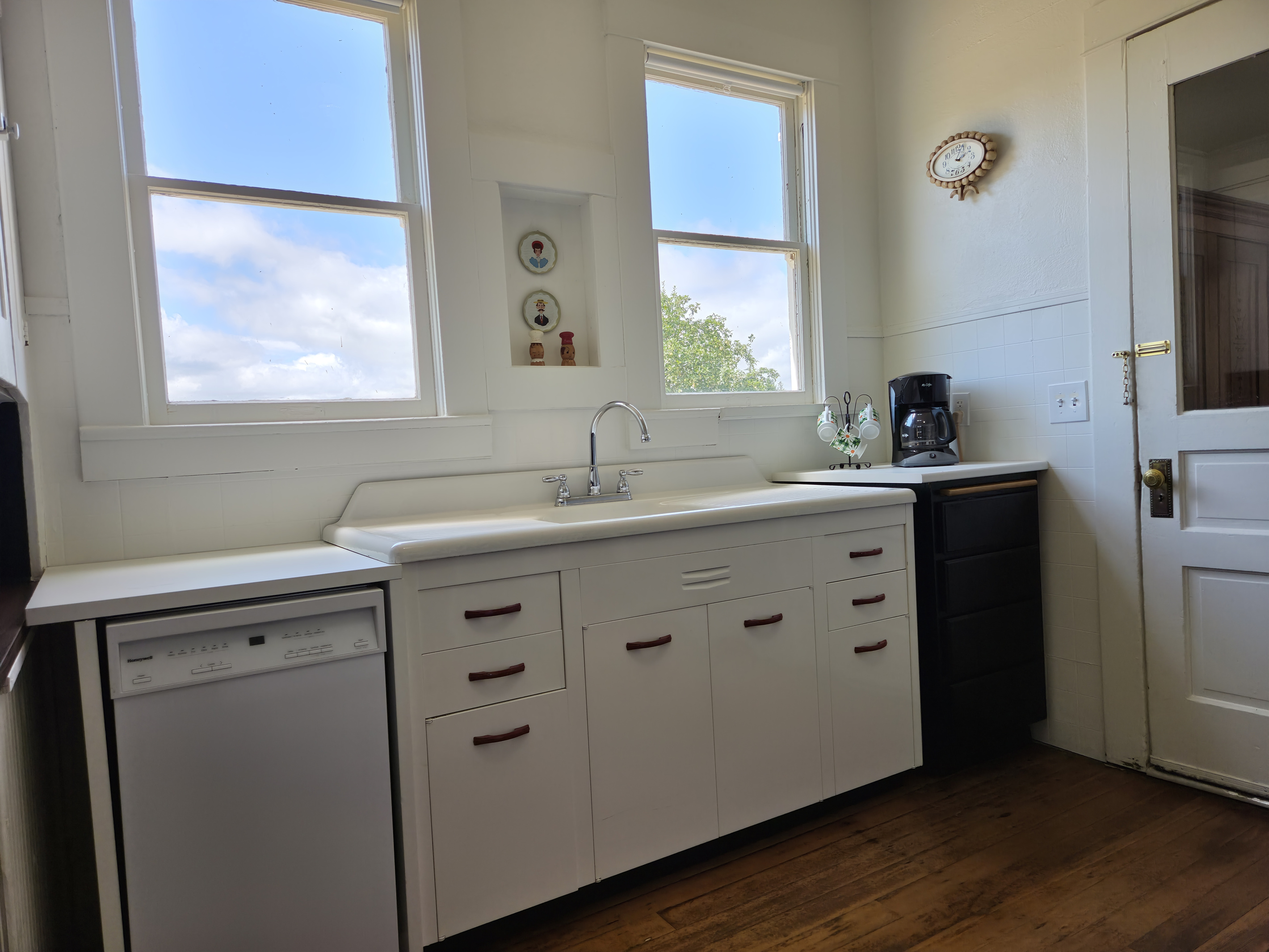 Kitchen - 18" "apartment size" dishwasher and sink