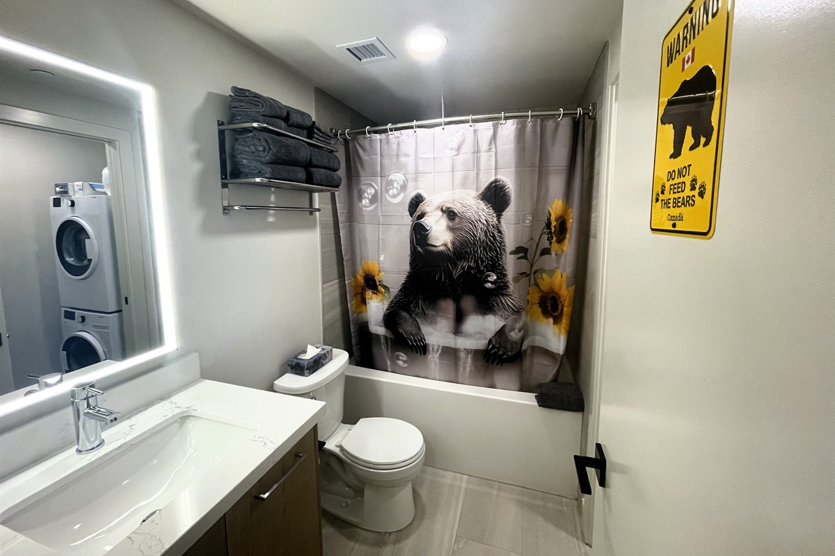 4 piece bathroom, tastefully decorated in a black bear theme. Towels, pool towels, soap, shampoo, conditioner, body wash and hair dryer provided. Washer and dryer in adjacent laundry room area. 