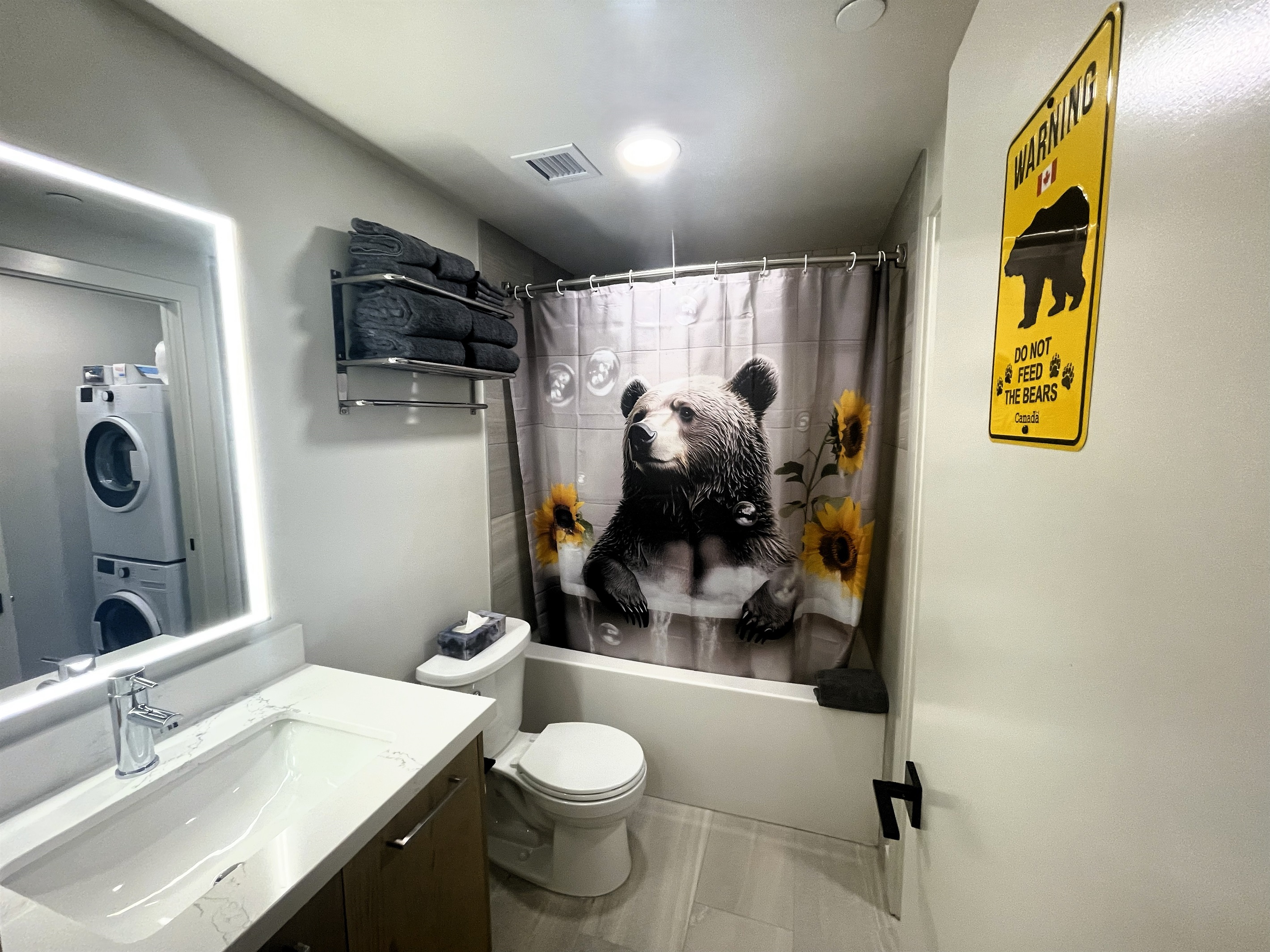 4 piece bathroom, tastefully decorated in a black bear theme. Towels, pool towels, soap, shampoo, conditioner, body wash and hair dryer provided. Washer and dryer in adjacent laundry room area. 