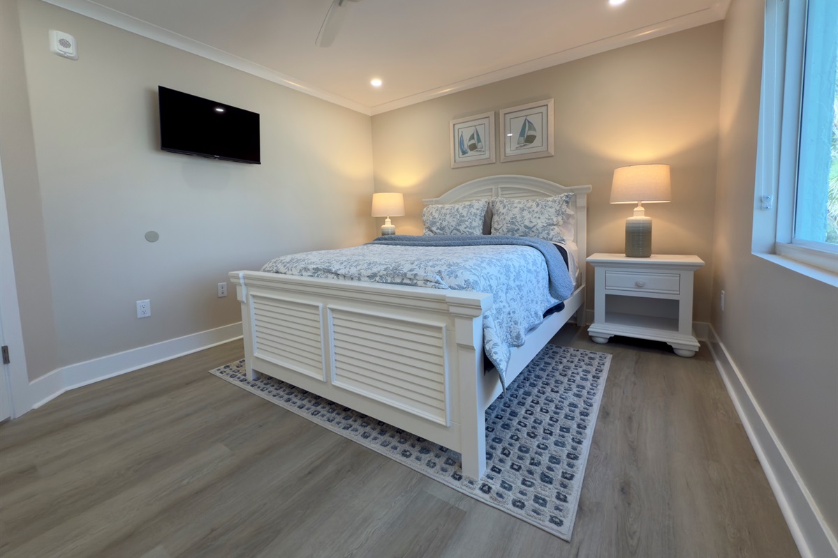 Guest queen bedroom