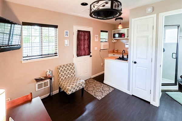 Fresh bathroom w/ warm tones & a smooth, calming vibe