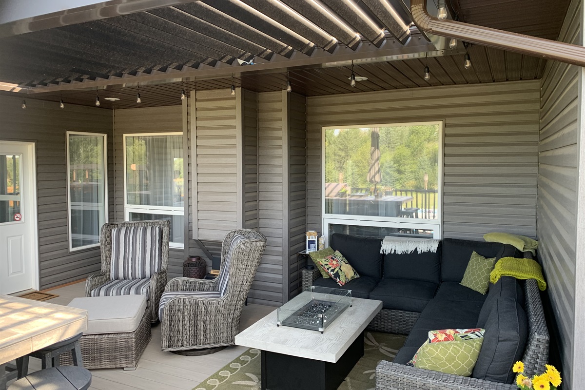 UPPER DECK COMMON SPACES